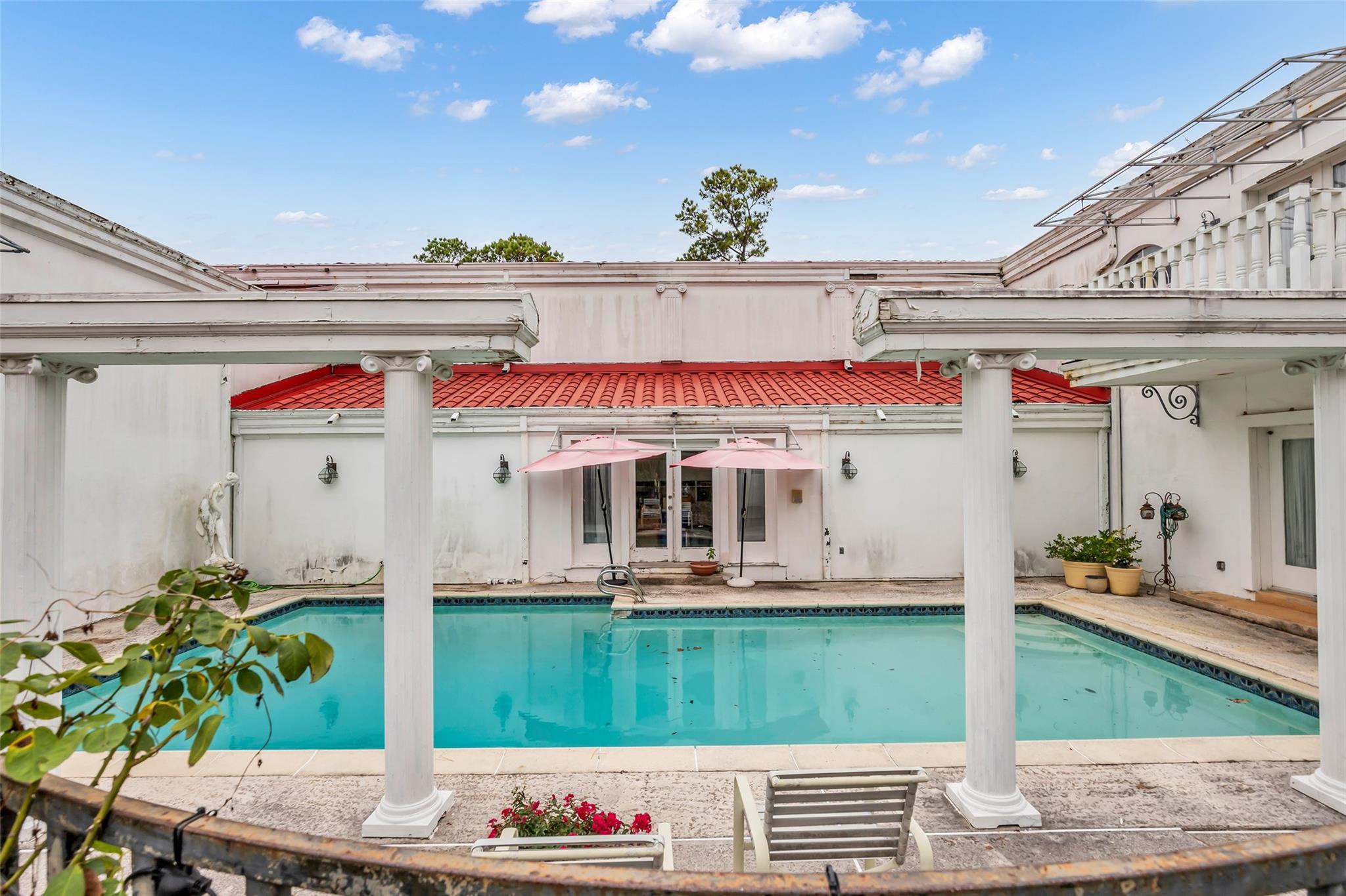 6 Farnham Park Drive