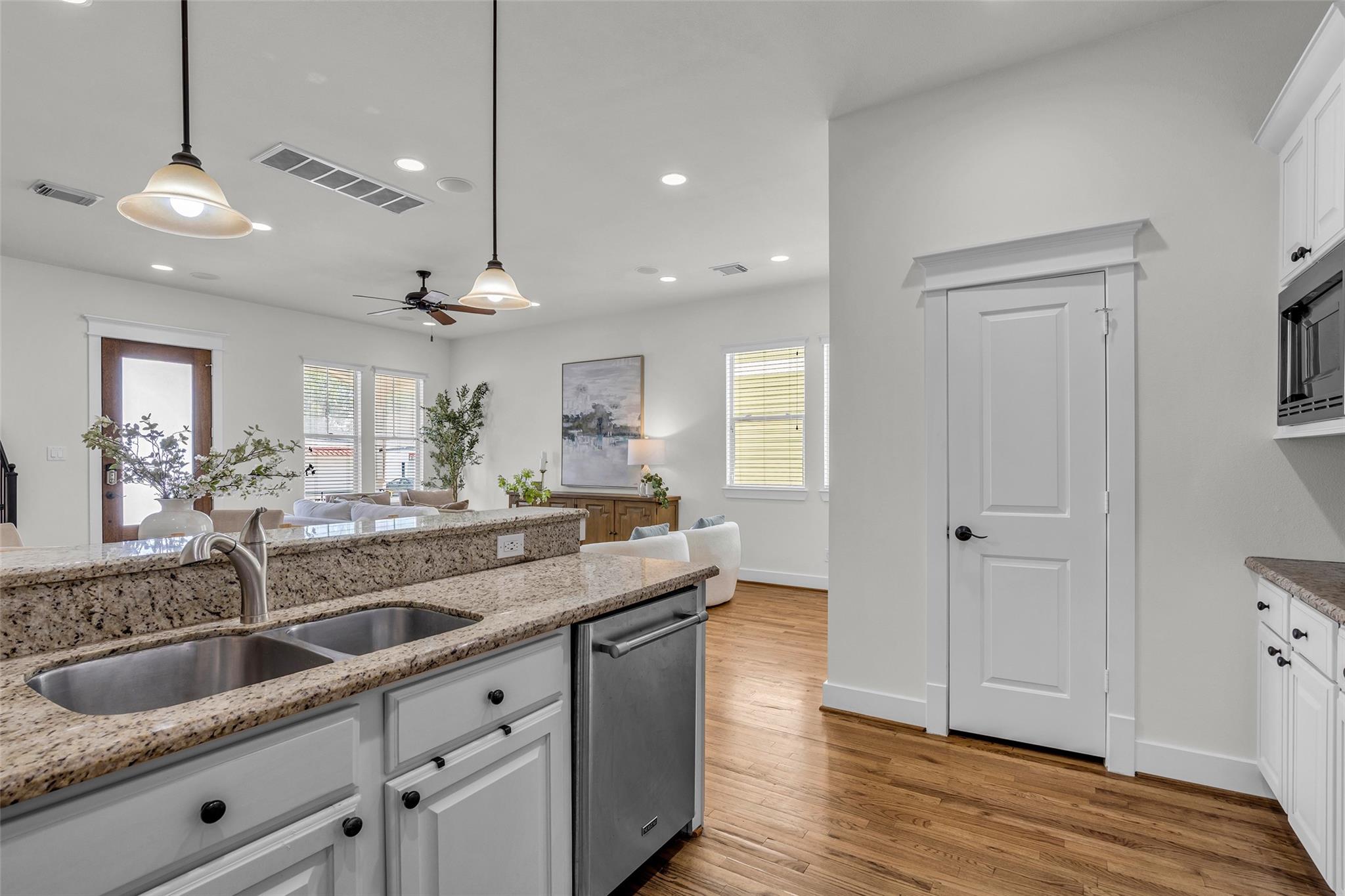 1122 W 18th Street