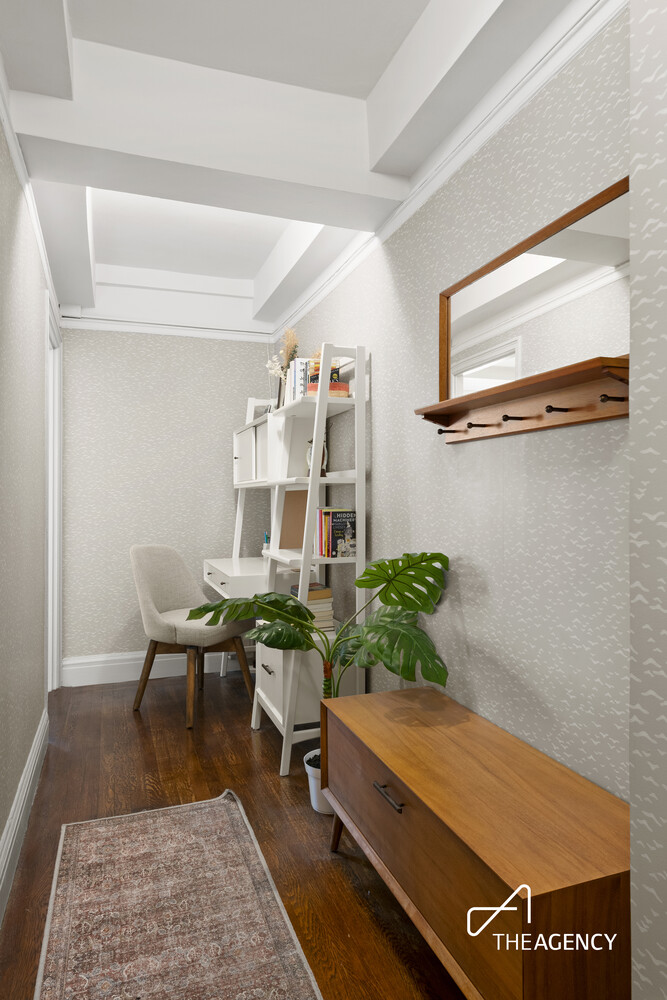 325 W 45TH Street 819