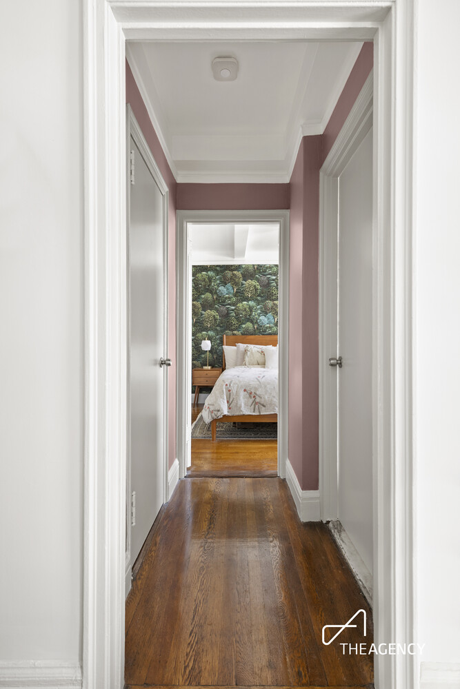 325 W 45TH Street 819