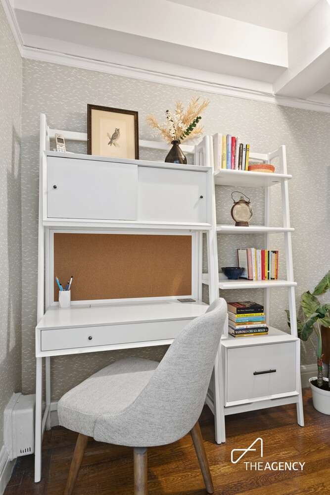 325 W 45TH Street 819