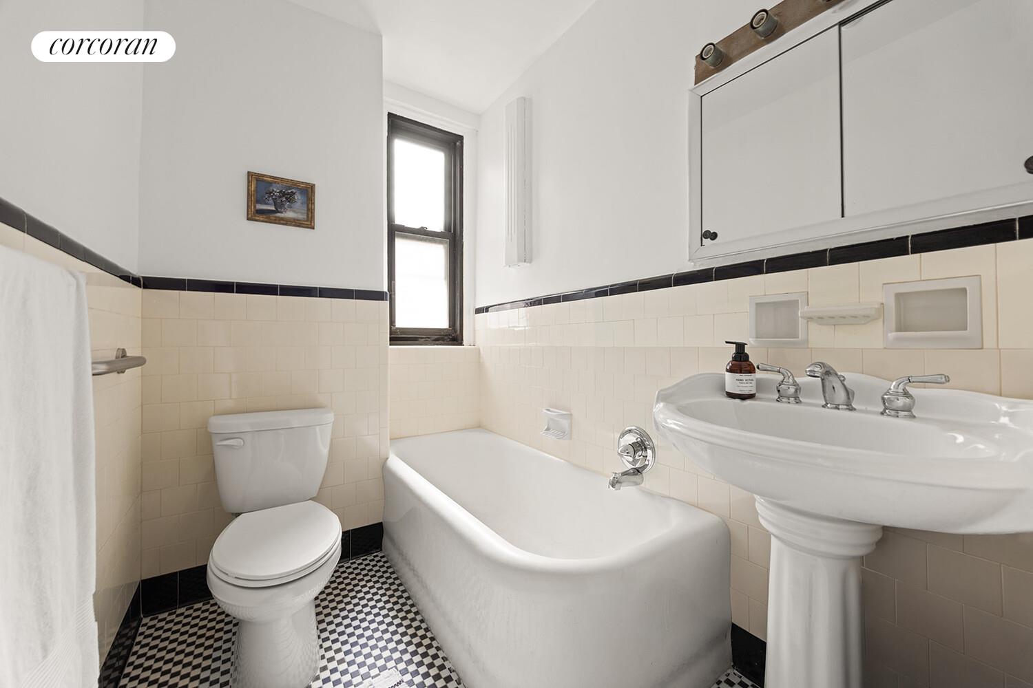 135 Eastern Parkway 4C1