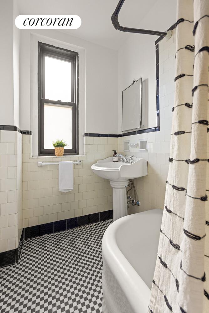 135 Eastern Parkway 4C1
