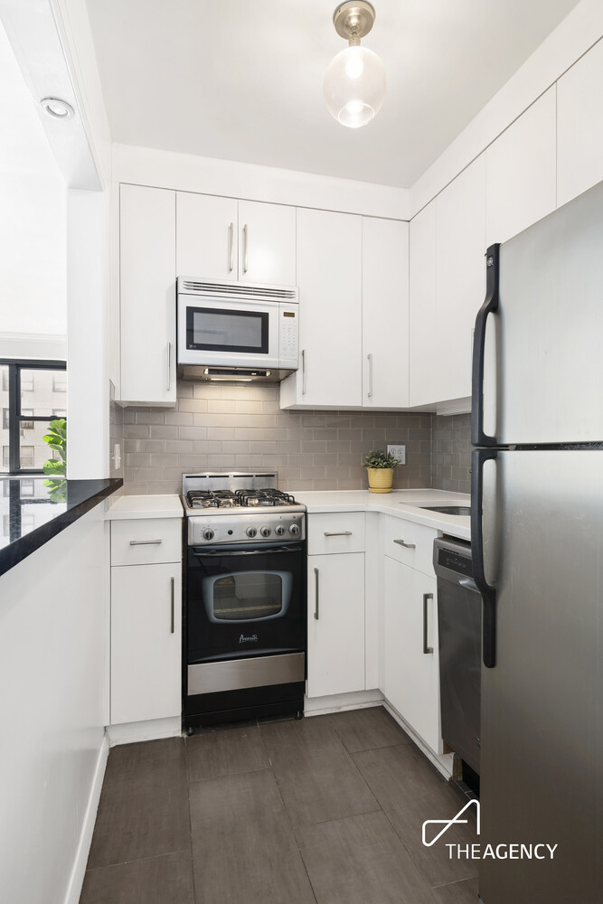 357 E 57TH Street 15C