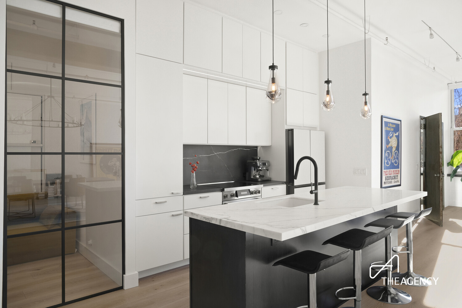735 E 9TH Street 3FW