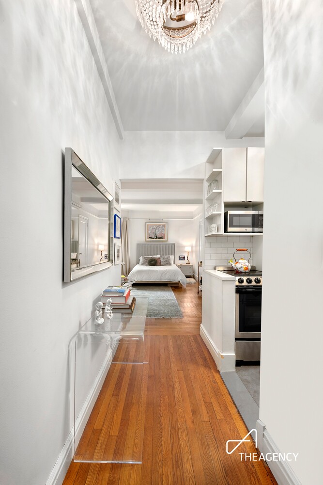 24 5TH Avenue 1519
