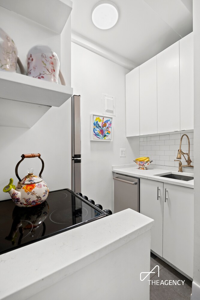 24 5TH Avenue 1519