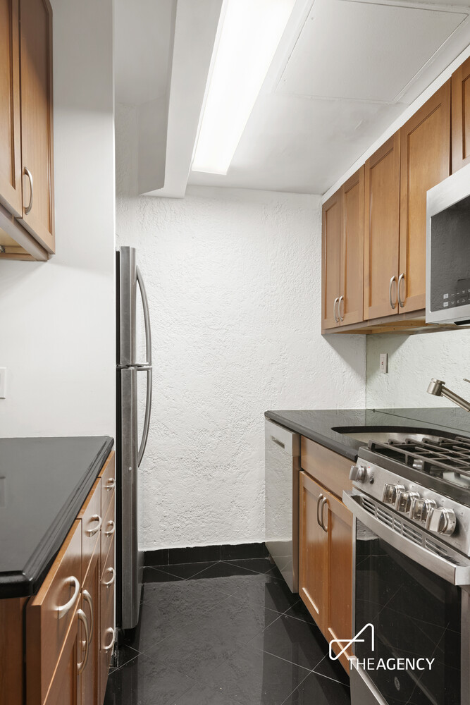 425 E 78TH Street 1B