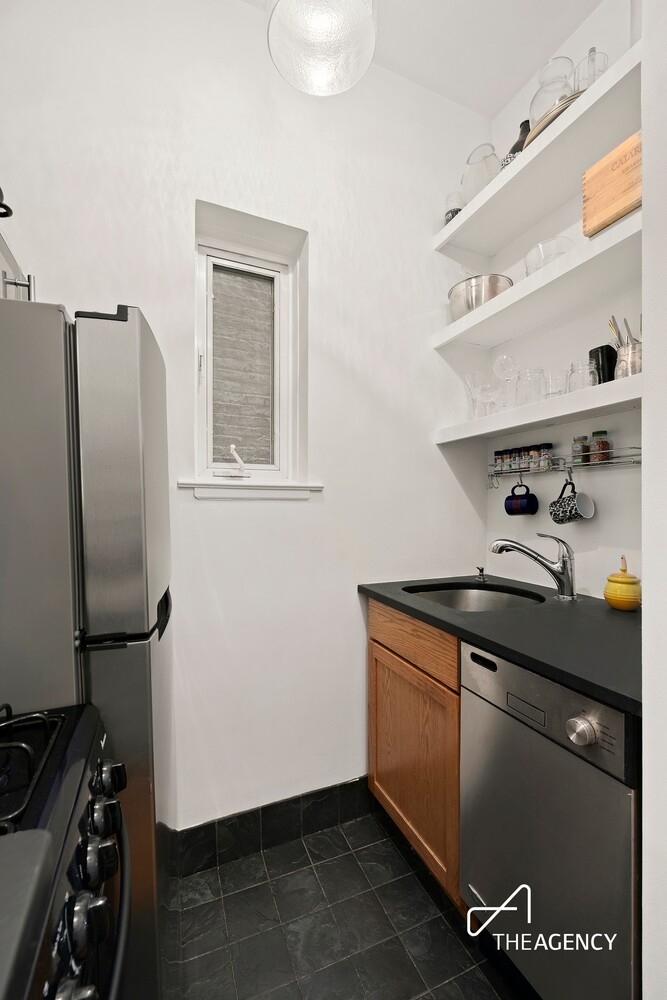 252 W 20TH Street 4B