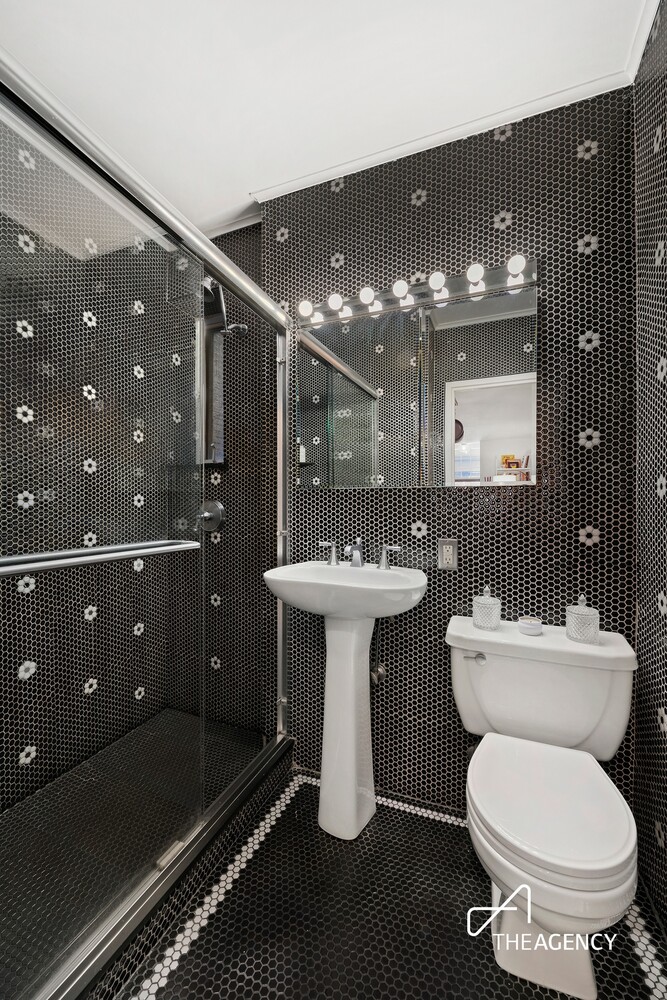252 W 20TH Street 4B