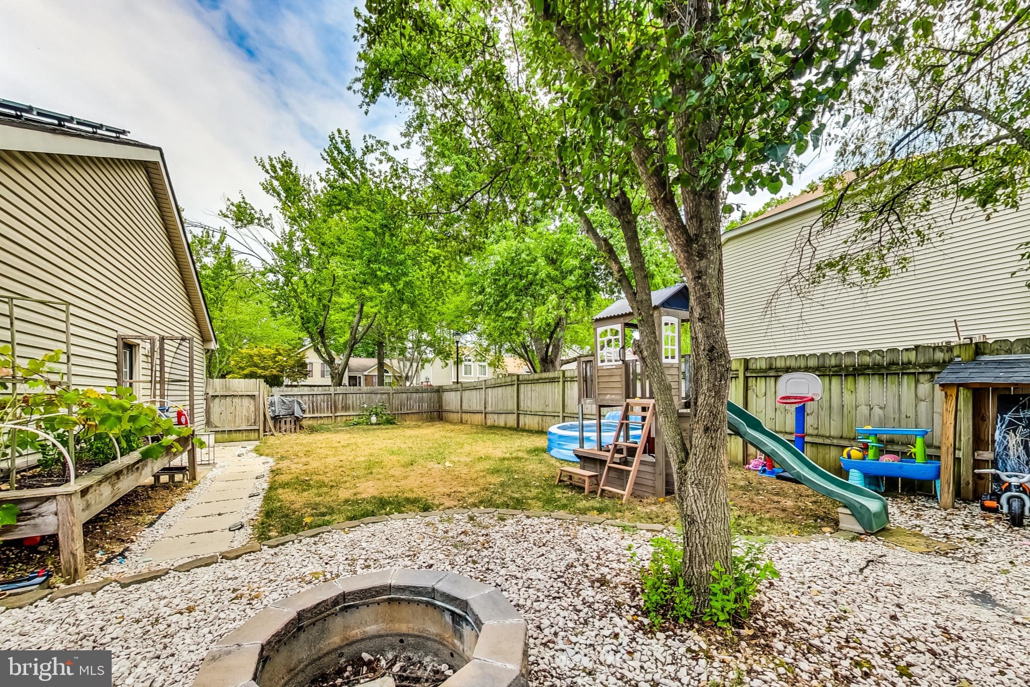 1417 BOULDER CT