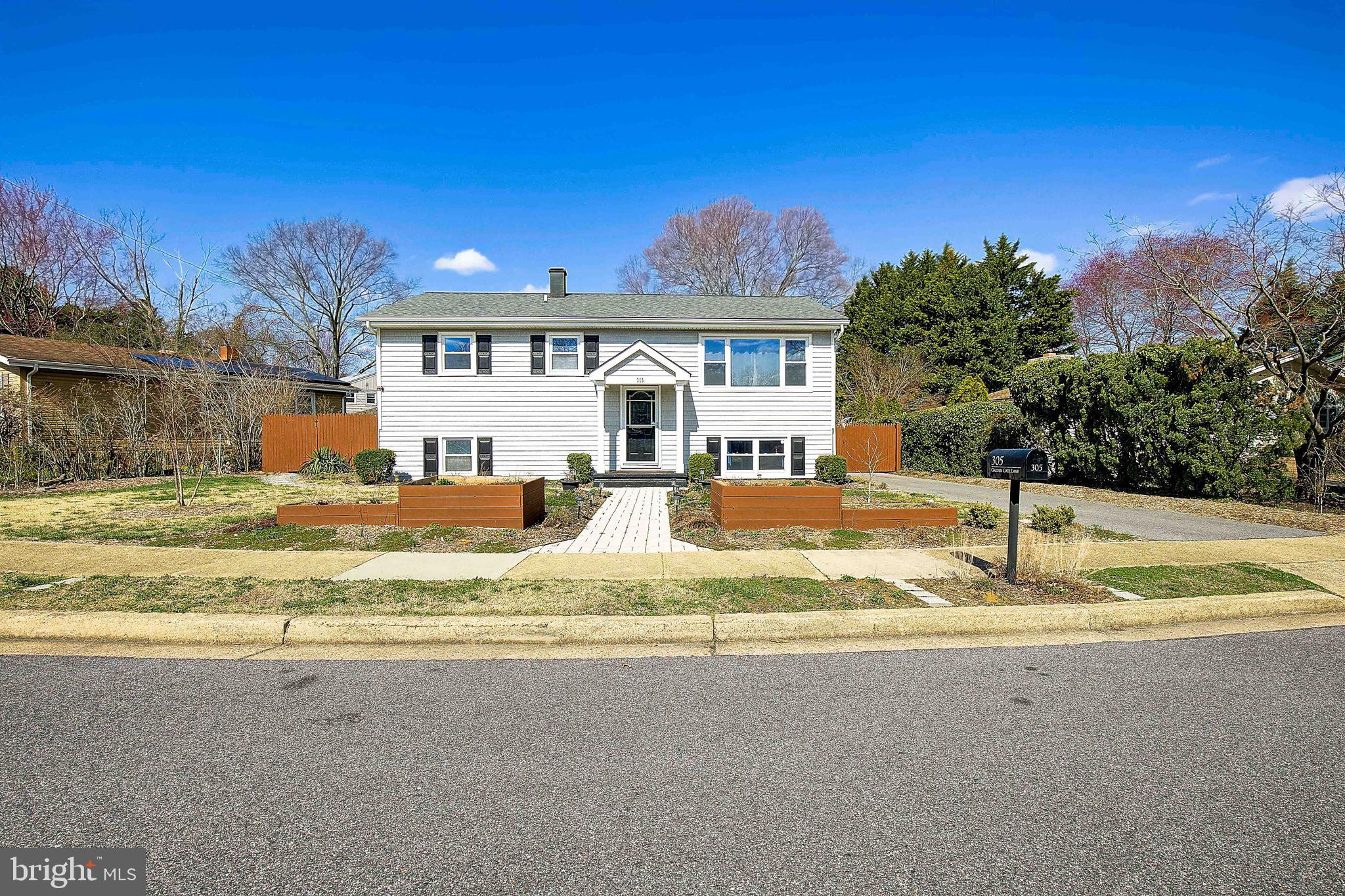 305 Garden Gate Ln