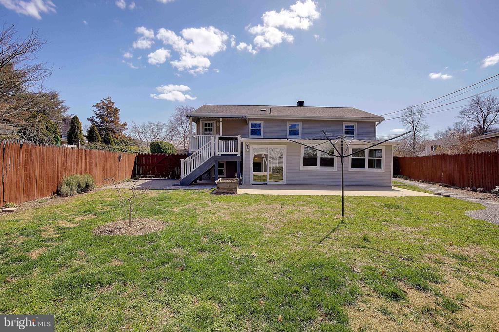 305 Garden Gate Ln