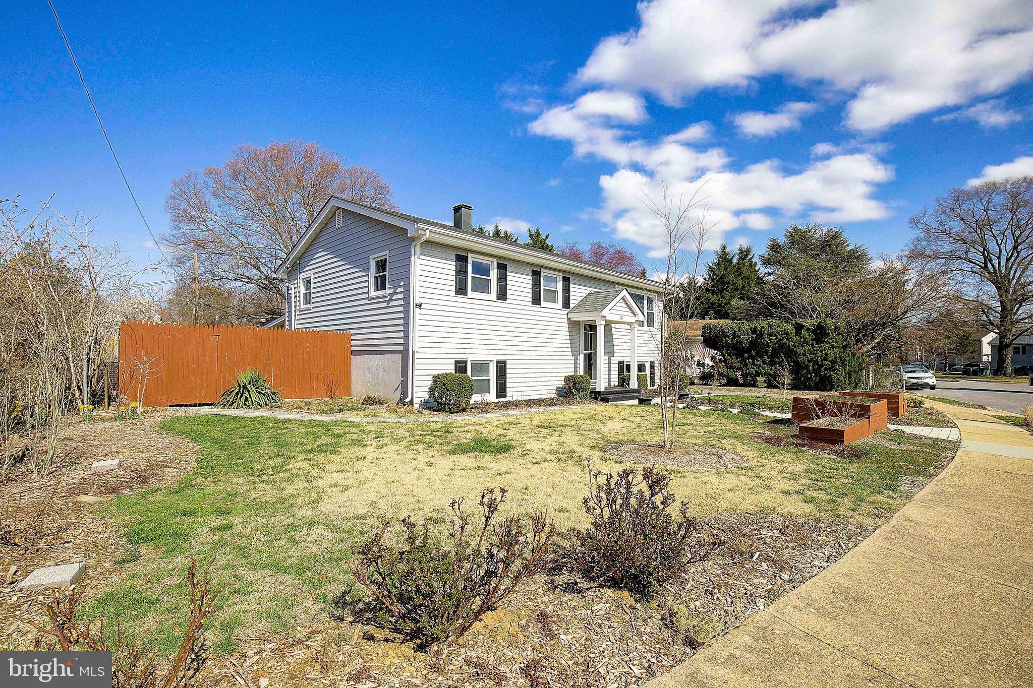 305 Garden Gate Ln