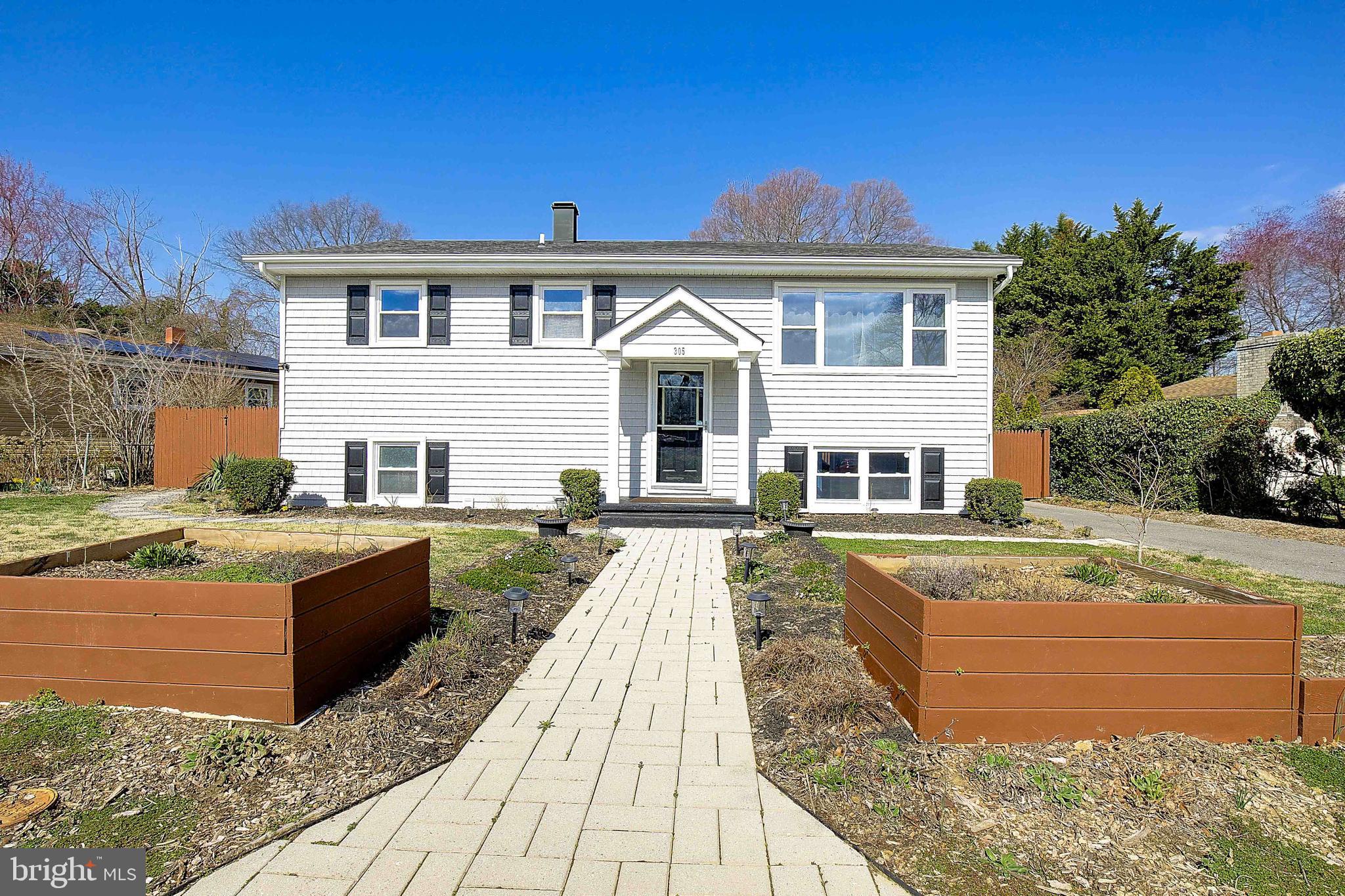 305 Garden Gate Ln