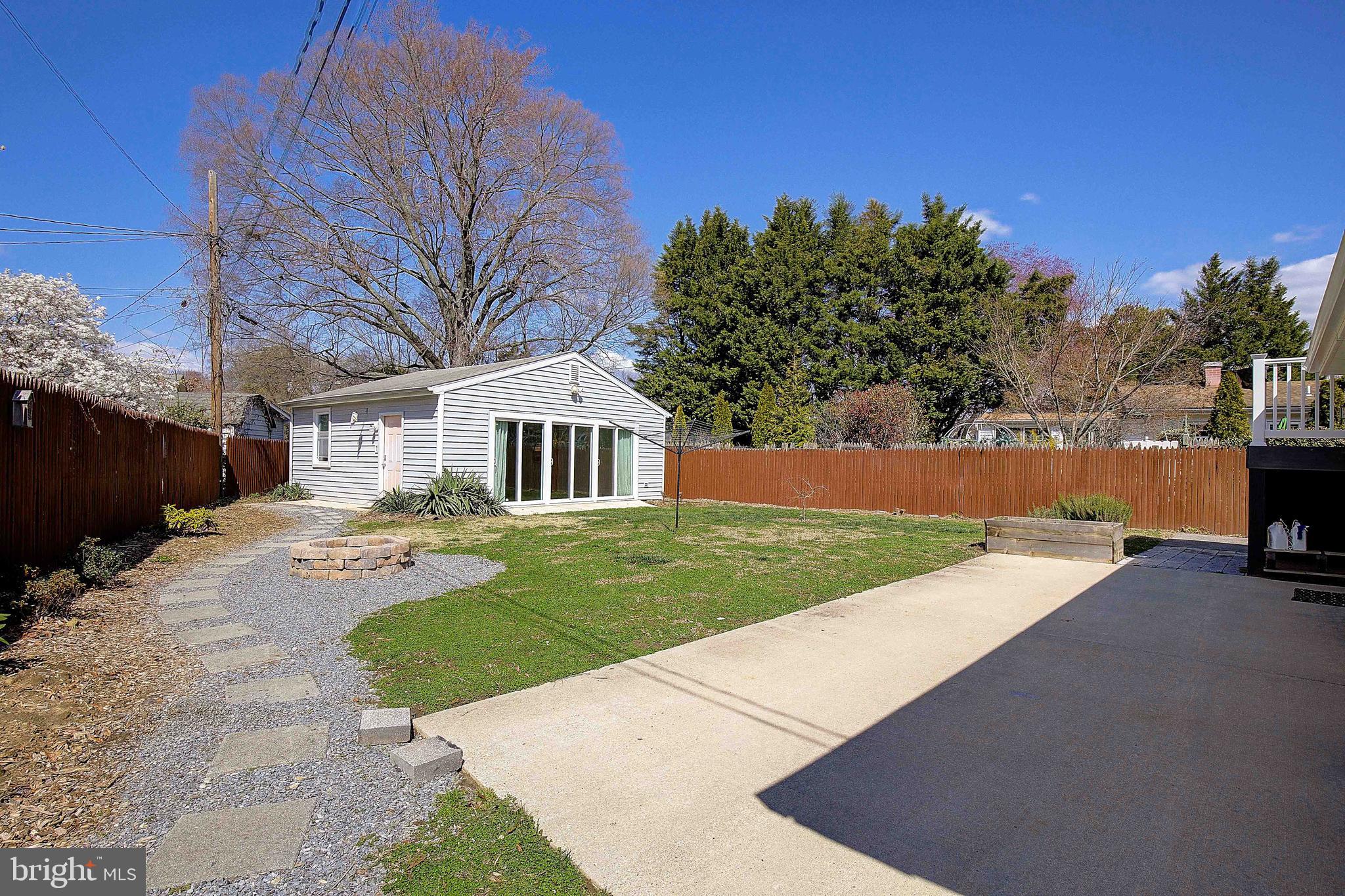 305 Garden Gate Ln