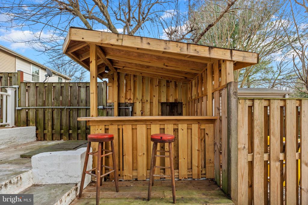 1592 LODGE POLE COURT