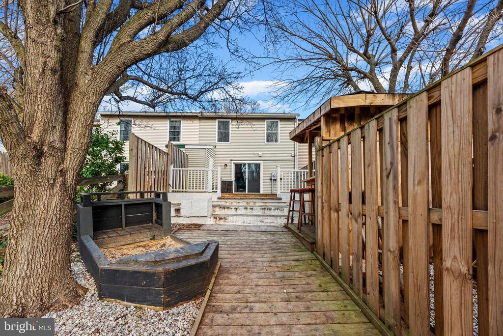 1592 LODGE POLE COURT