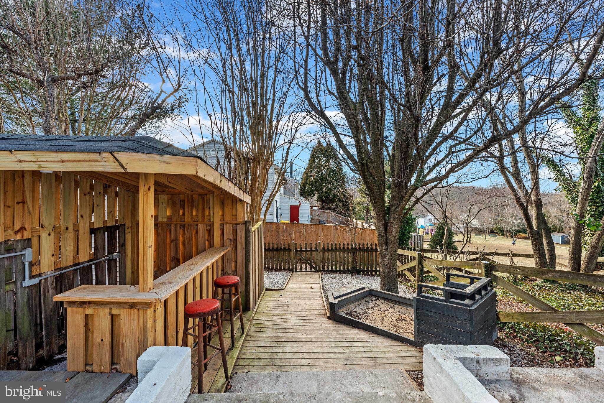 1592 LODGE POLE COURT