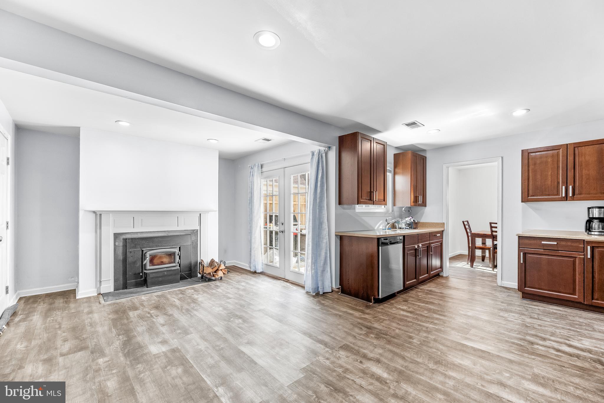 2460 YARMOUTH LANE