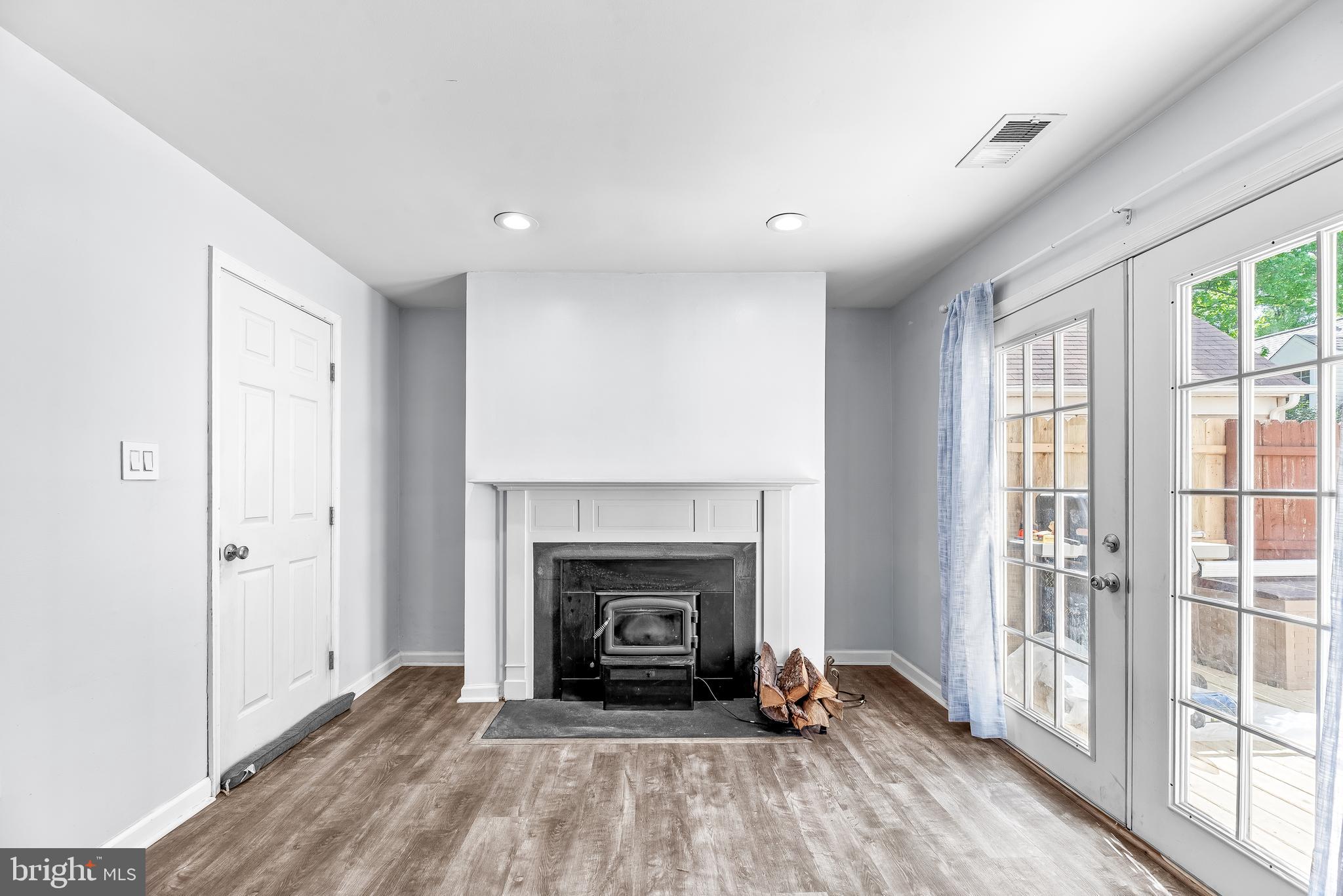 2460 YARMOUTH LANE