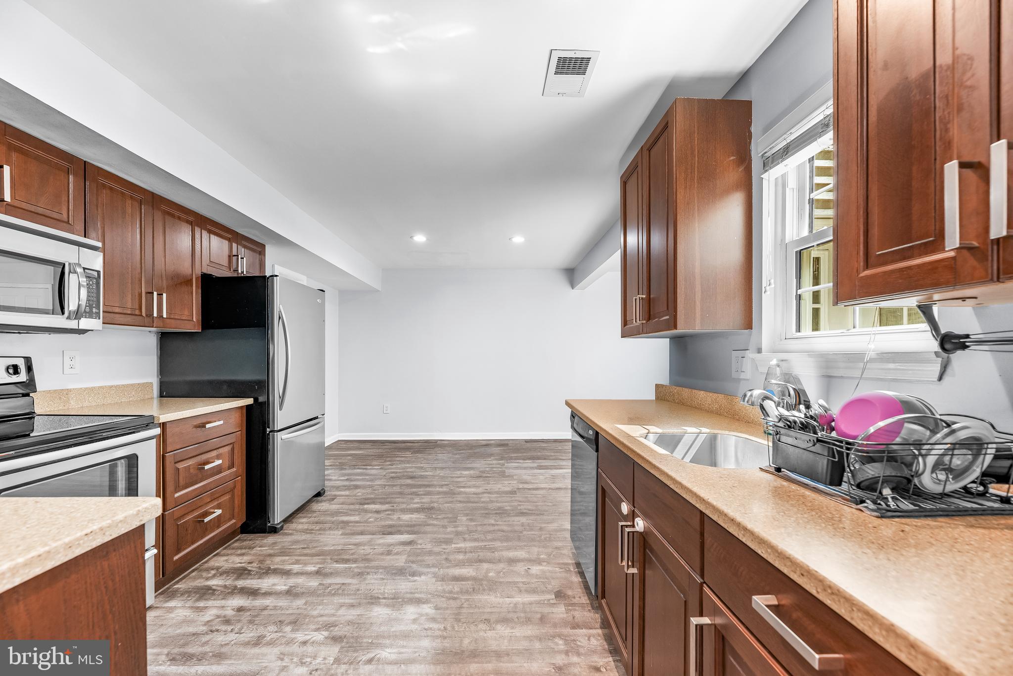 2460 YARMOUTH LANE
