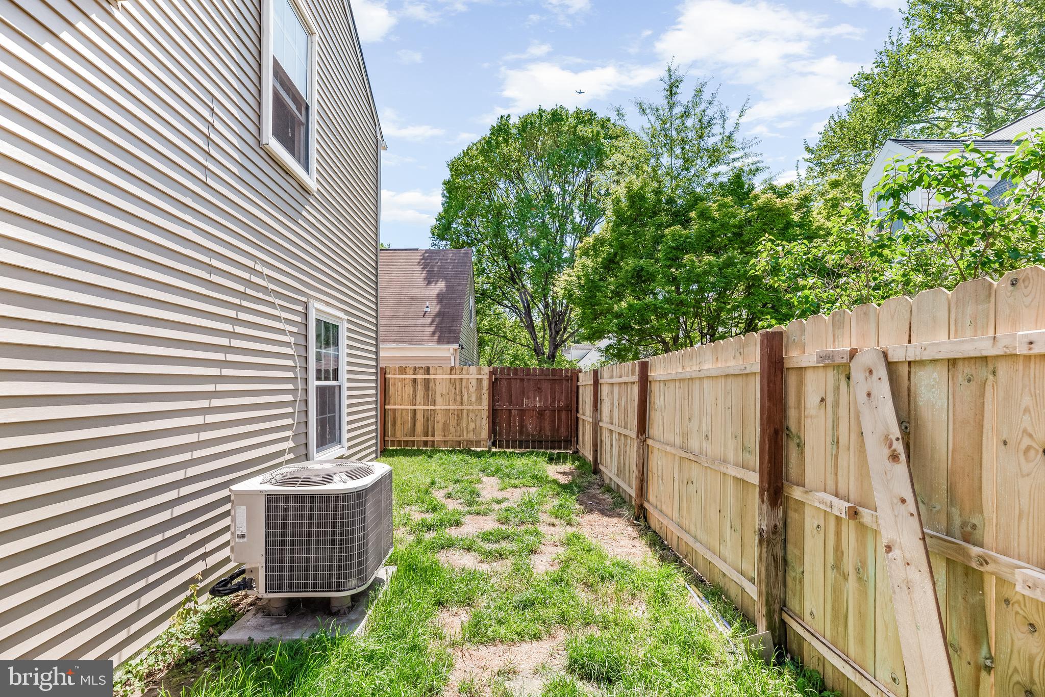 2460 YARMOUTH LANE