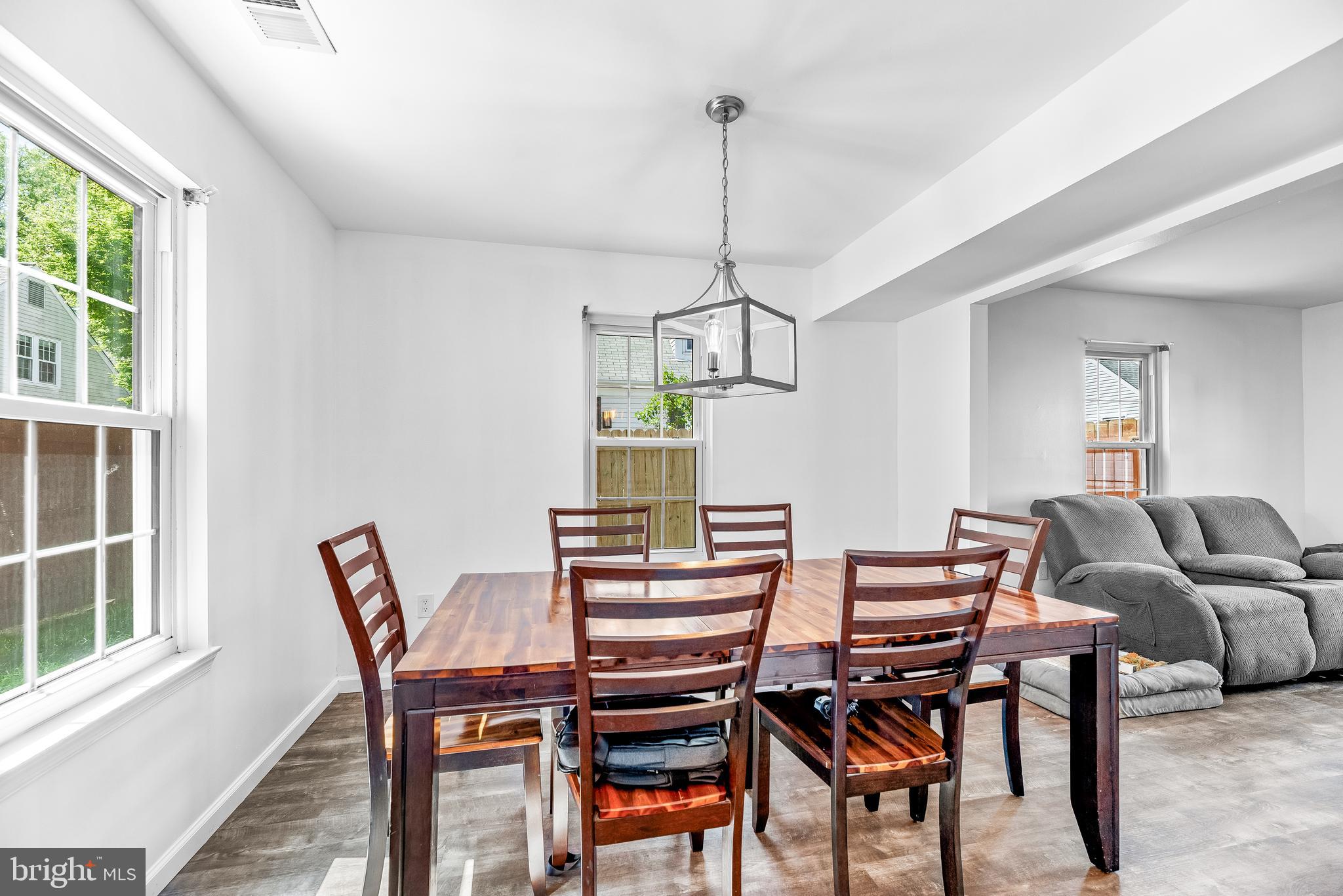 2460 YARMOUTH LANE