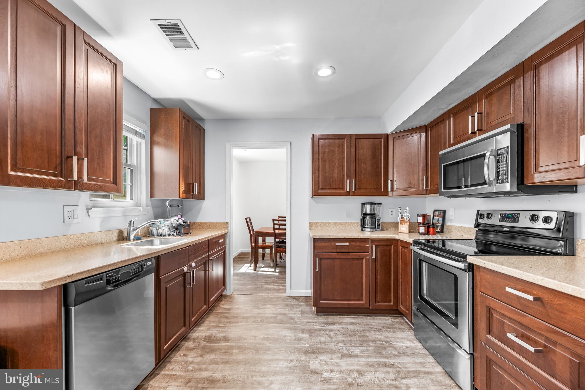 2460 YARMOUTH LANE