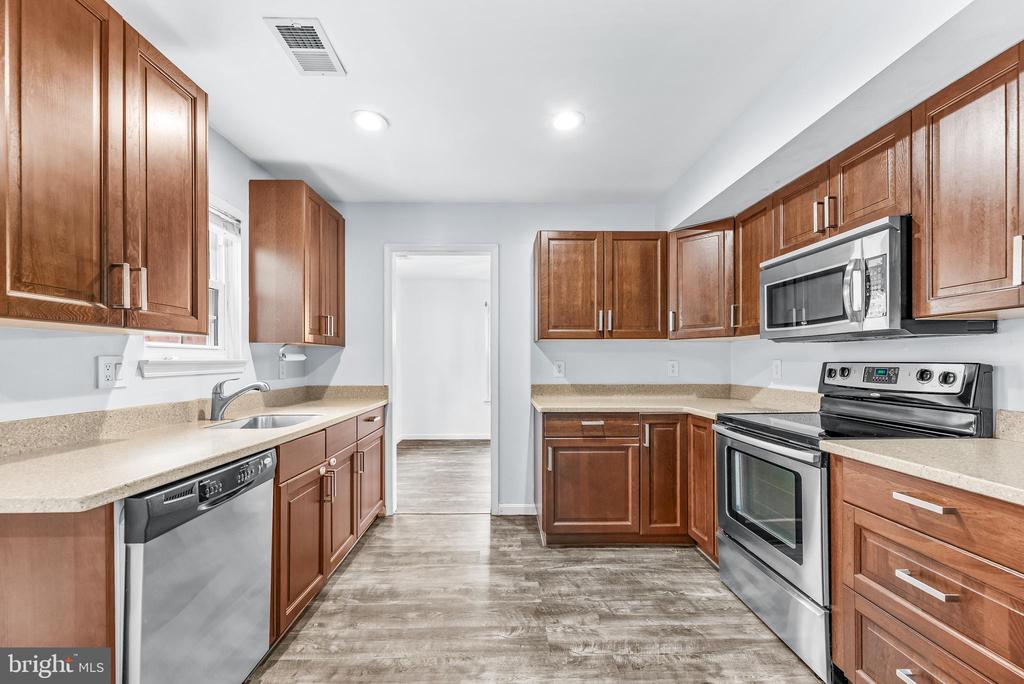 2460 YARMOUTH LANE