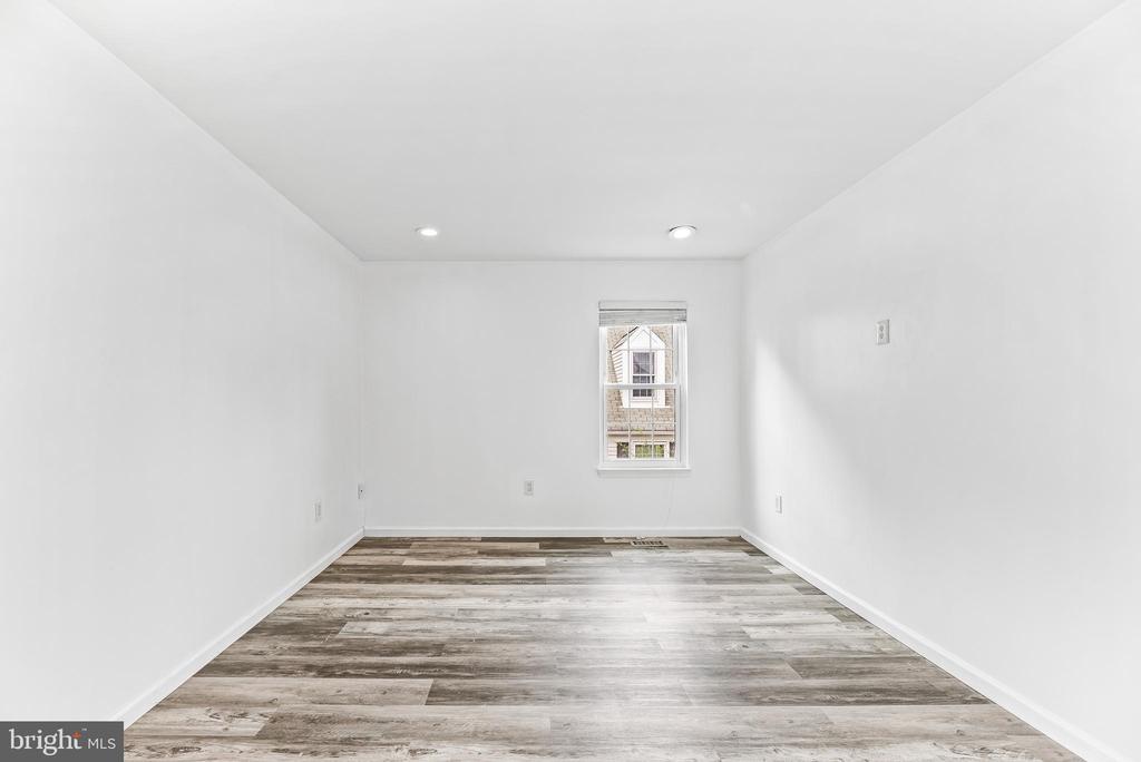 2460 YARMOUTH LANE