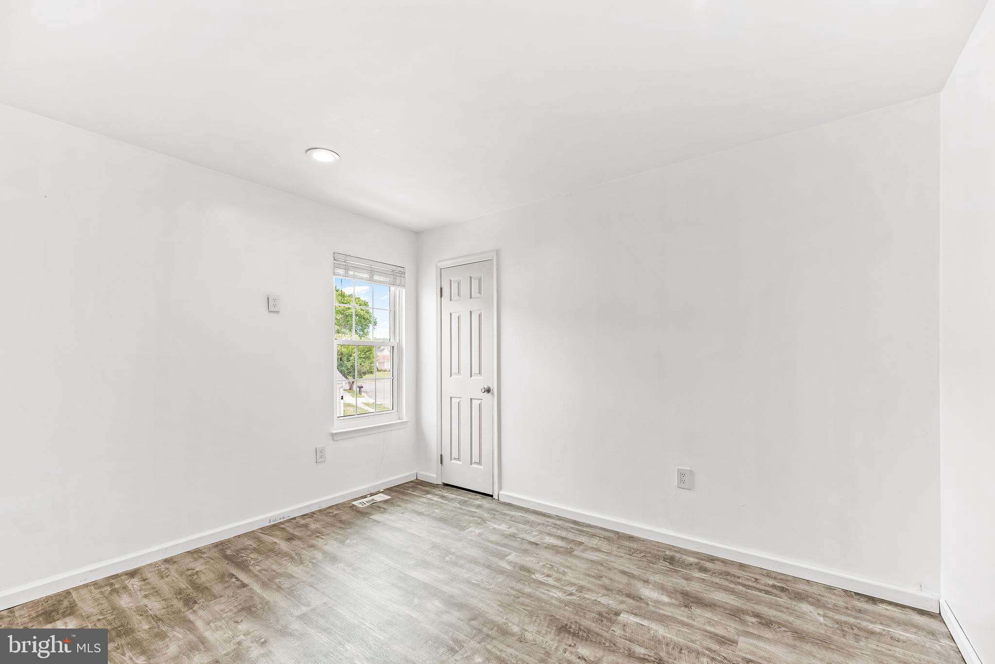 2460 YARMOUTH LANE