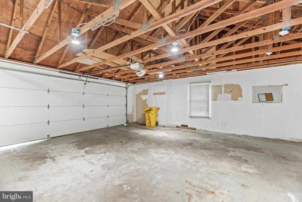 2460 YARMOUTH LANE
