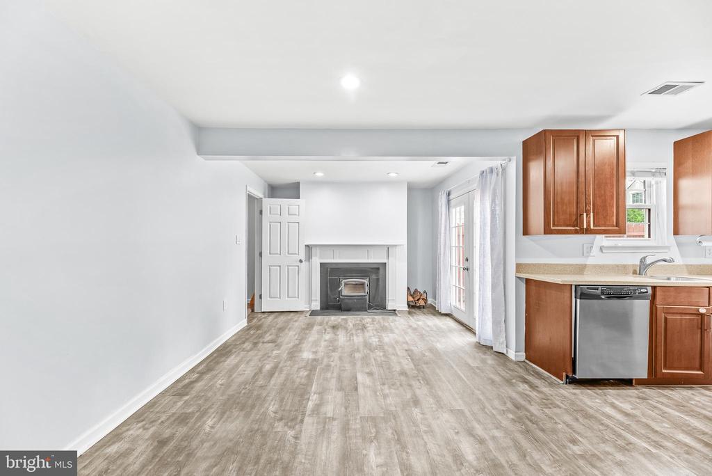 2460 YARMOUTH LANE