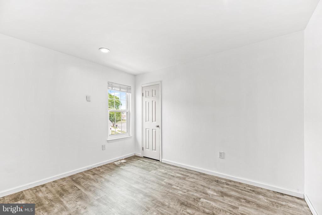 2460 YARMOUTH LANE