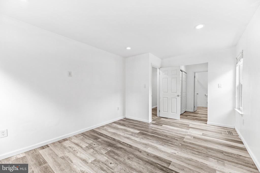 2460 YARMOUTH LANE