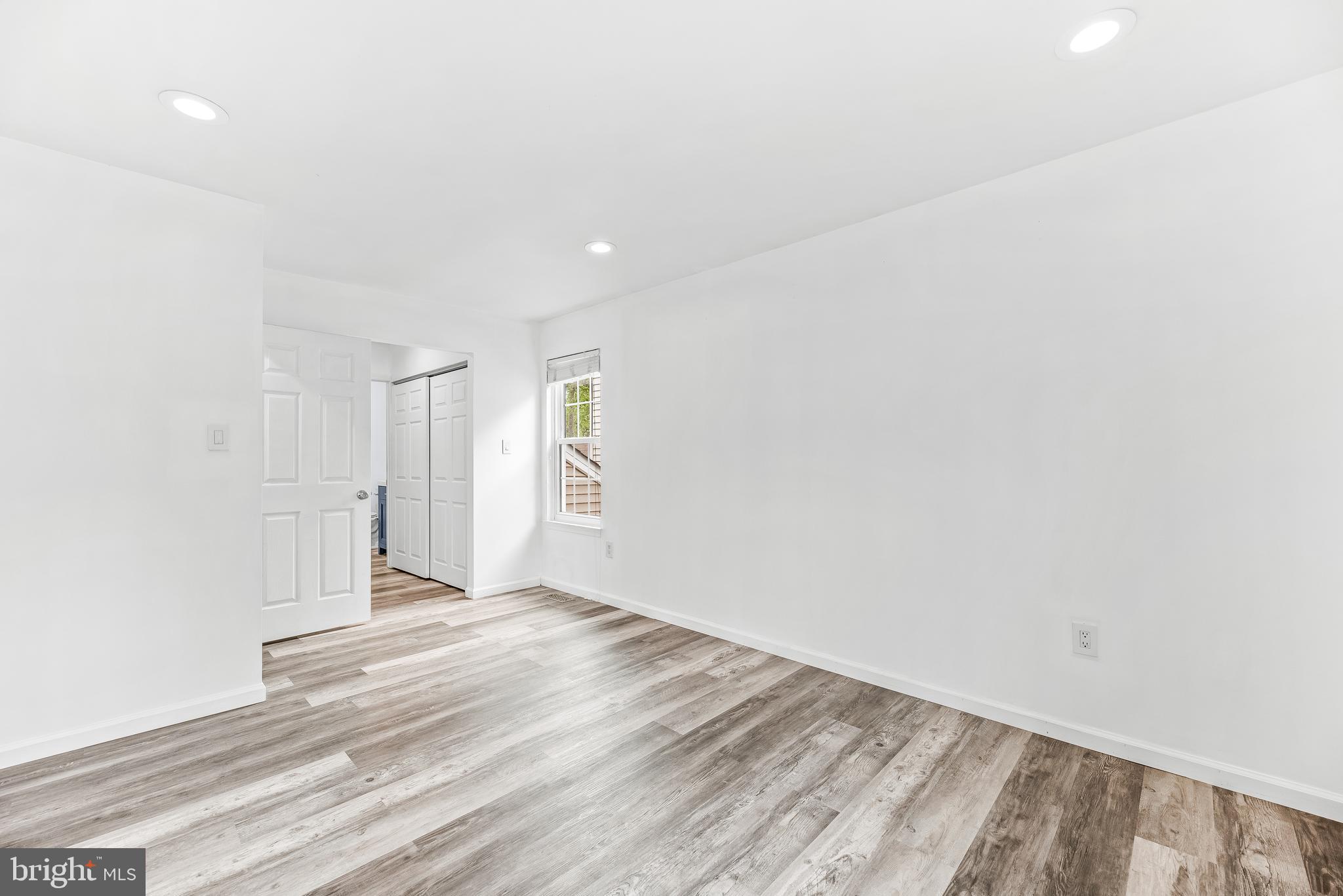 2460 YARMOUTH LANE