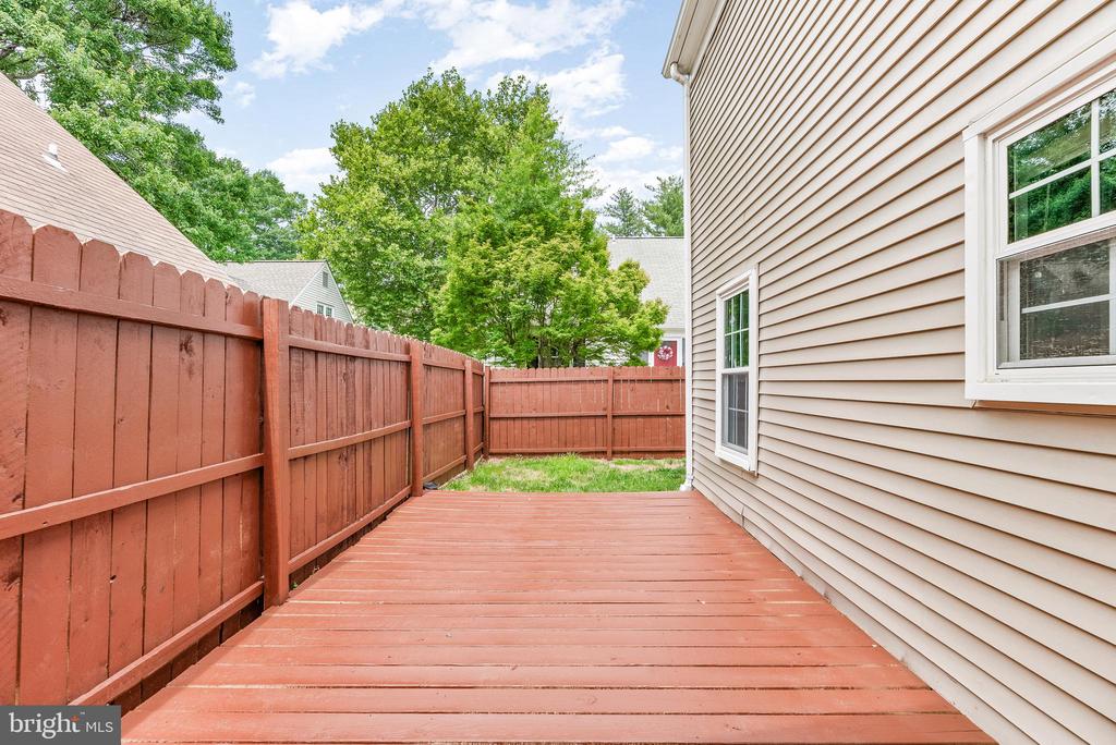2460 YARMOUTH LANE