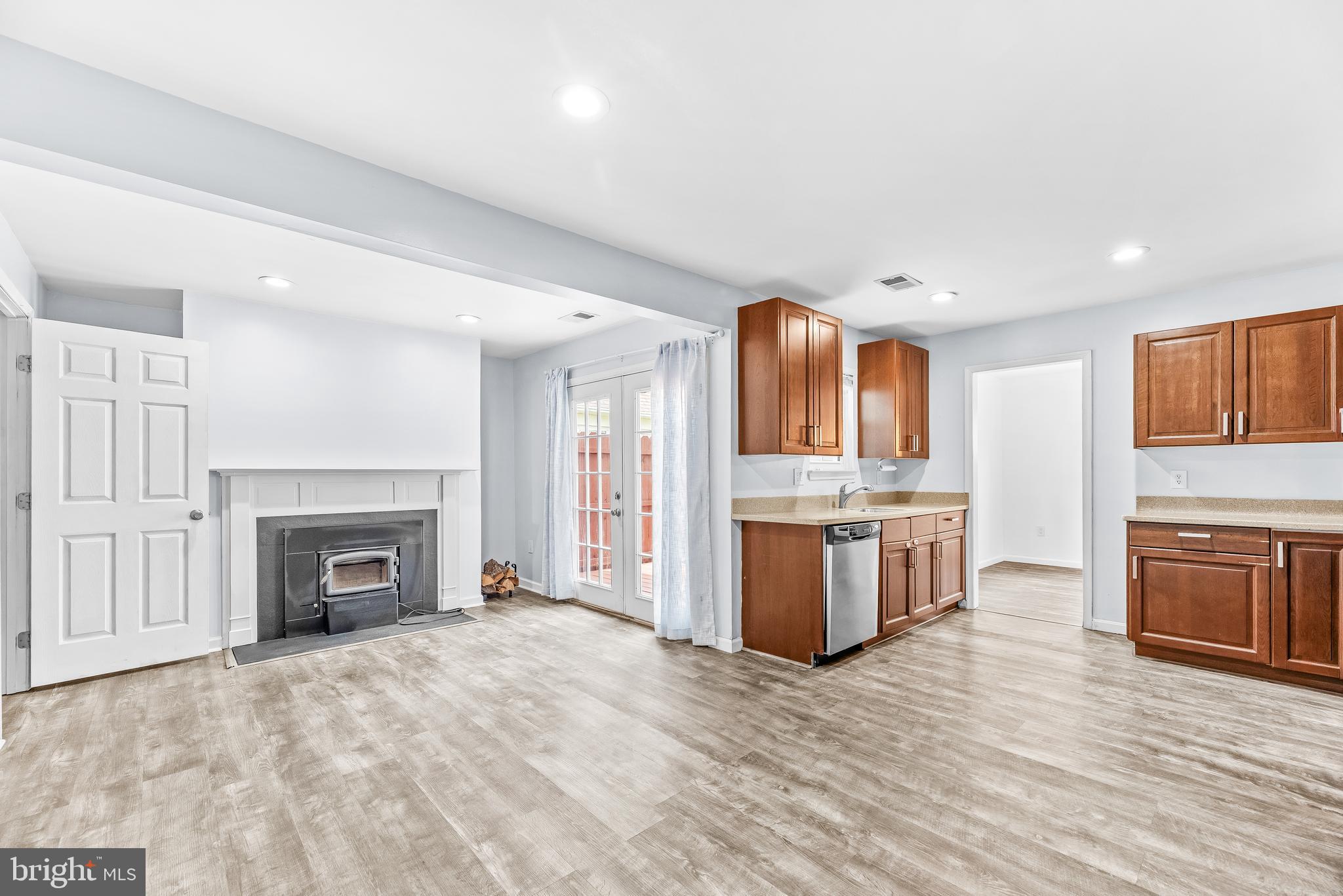 2460 YARMOUTH LANE