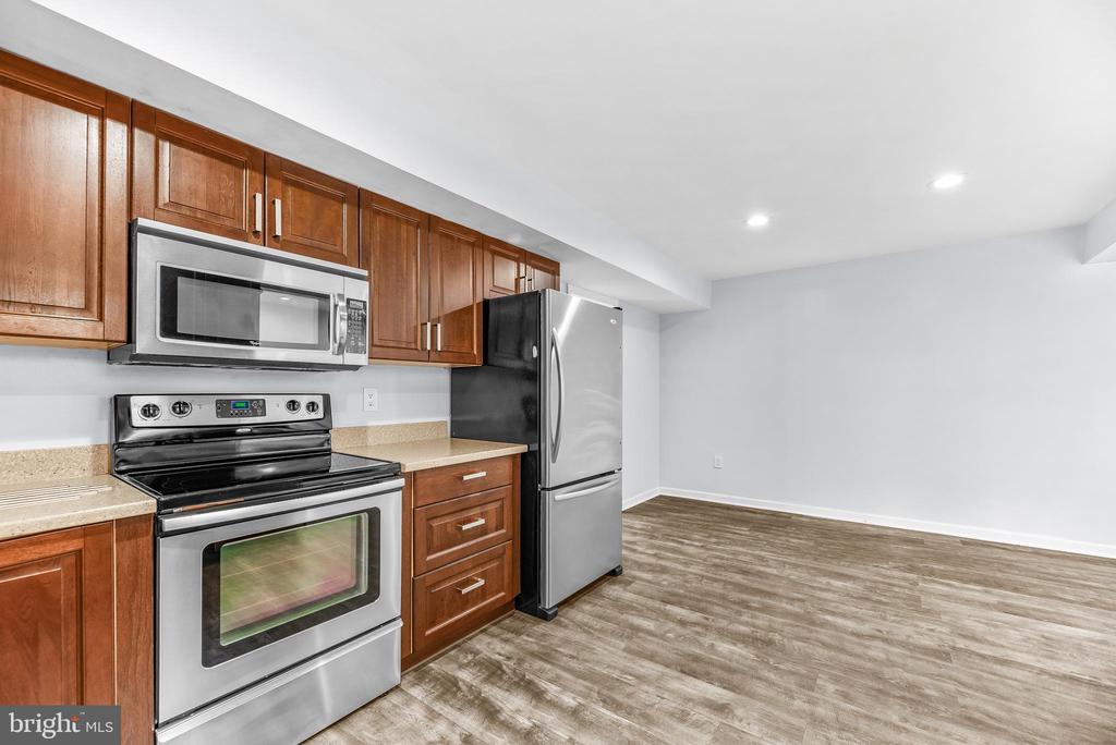 2460 YARMOUTH LANE