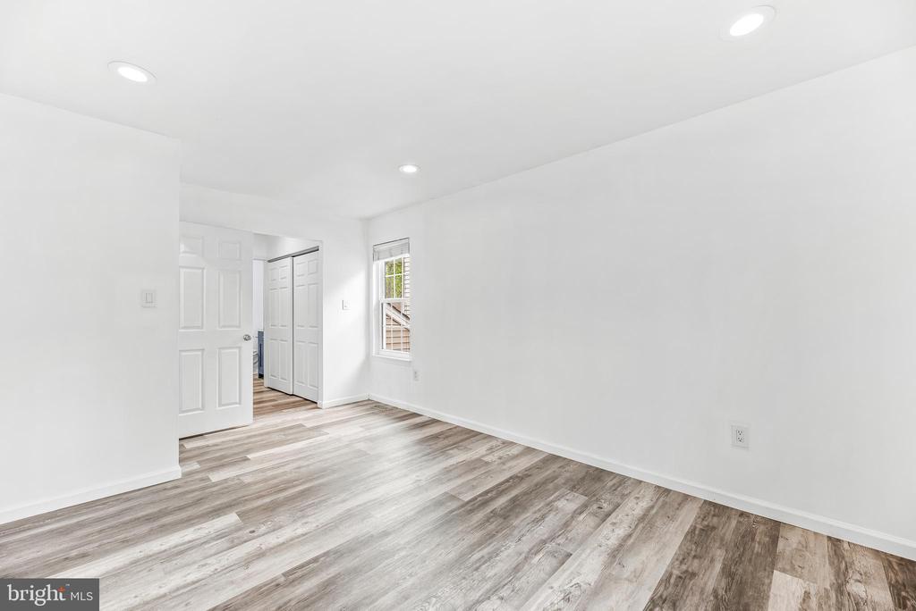 2460 YARMOUTH LANE