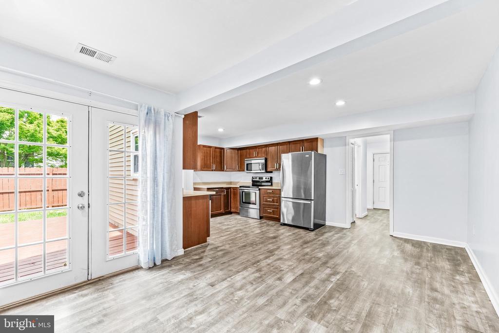 2460 YARMOUTH LANE
