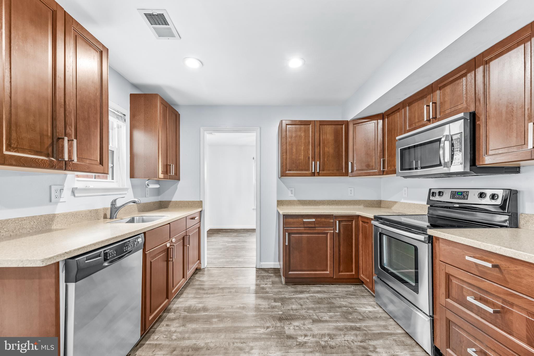 2460 YARMOUTH LANE