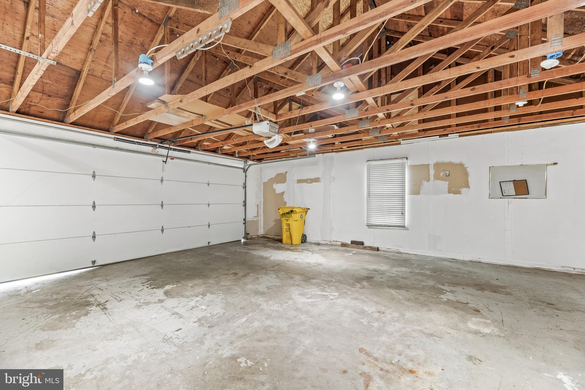 2460 YARMOUTH LANE
