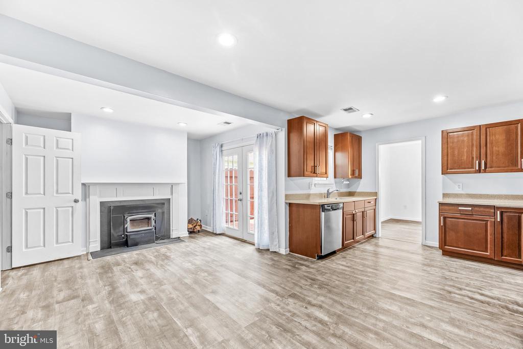 2460 YARMOUTH LANE