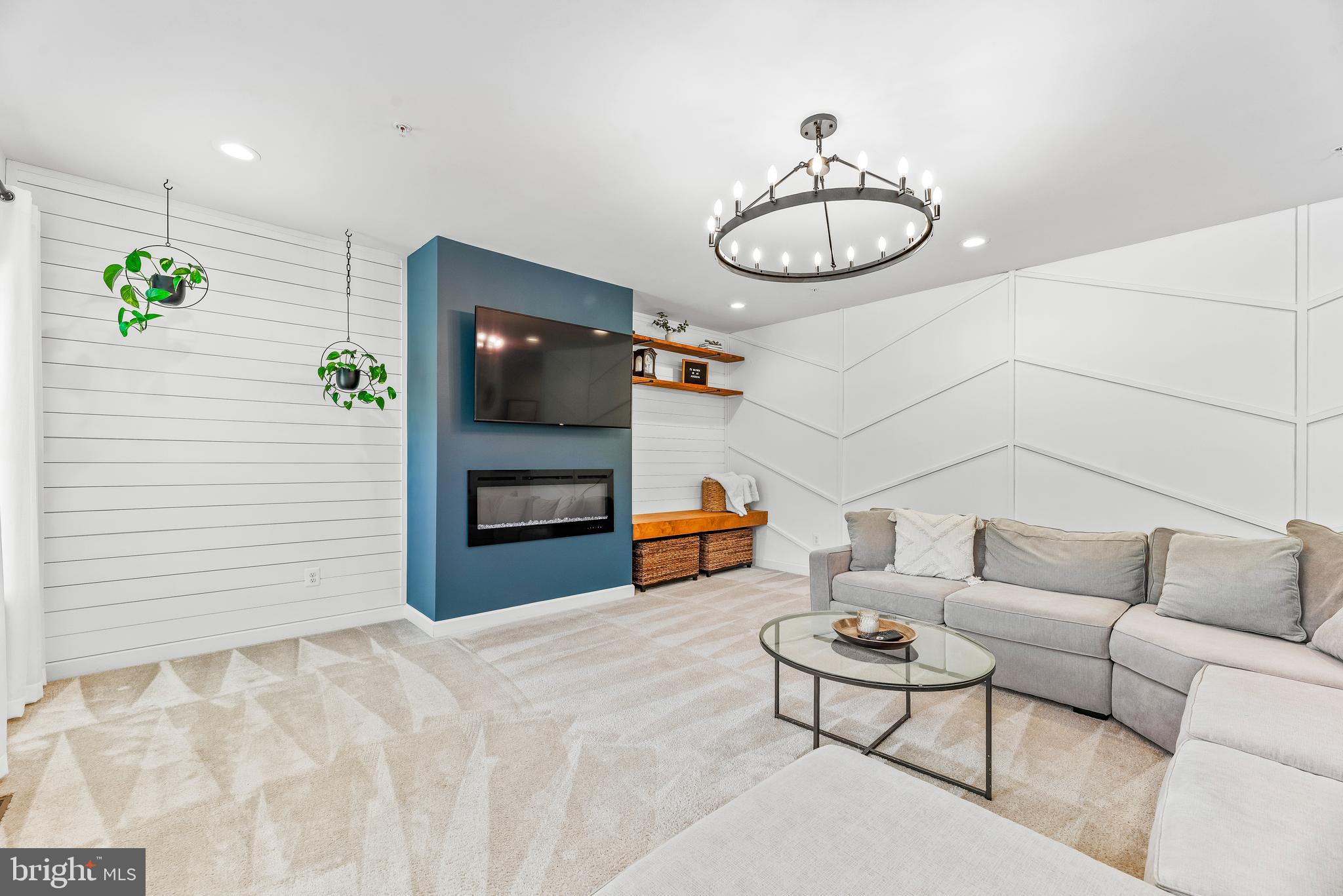 6409 Edith Ln