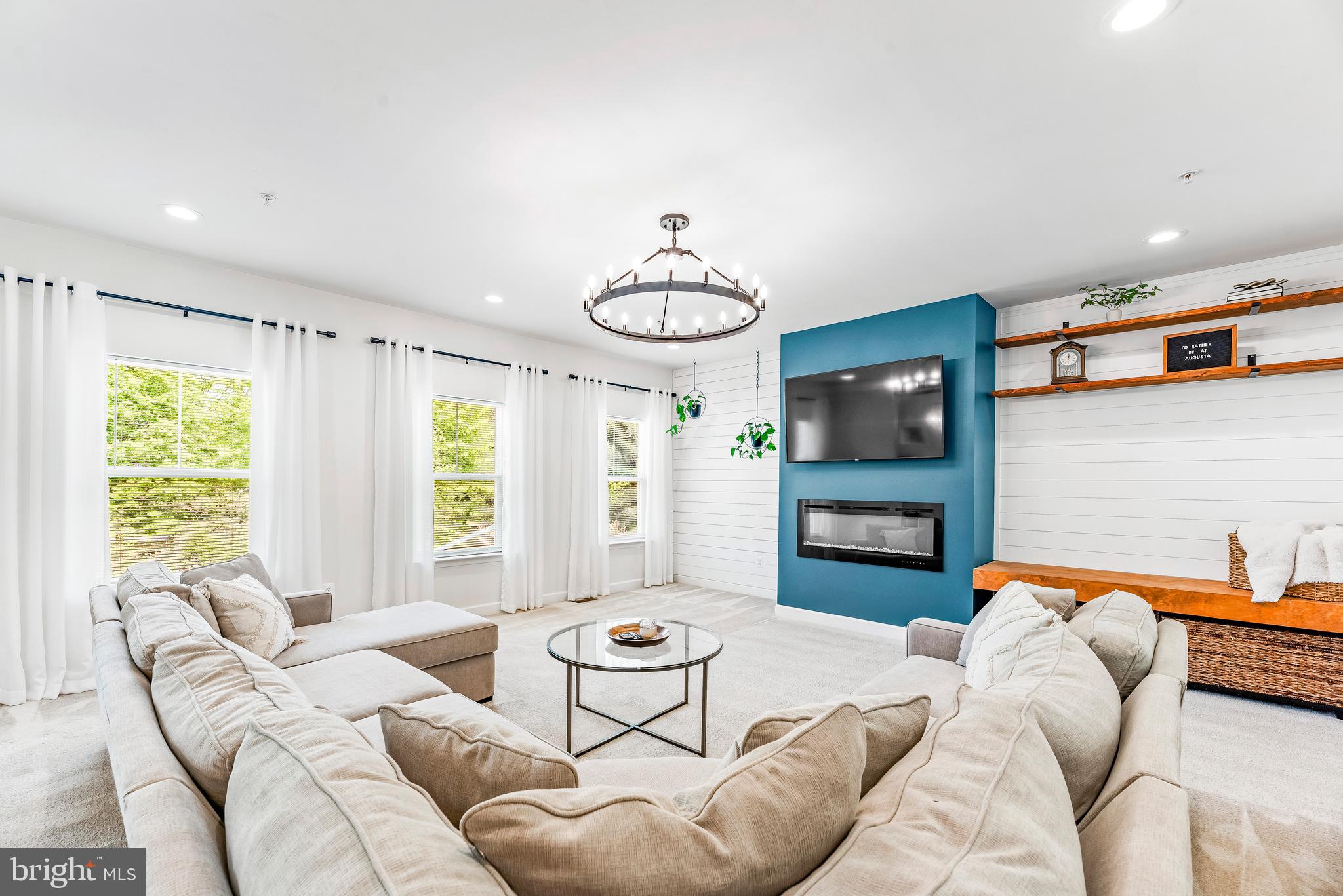 6409 Edith Ln