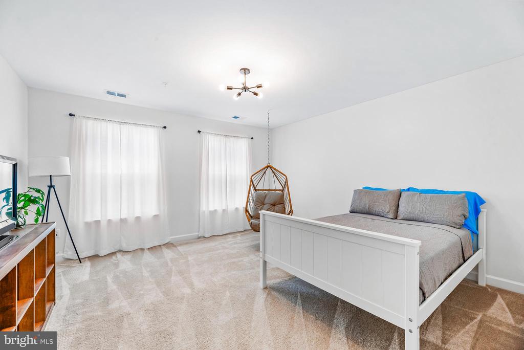 6409 Edith Ln