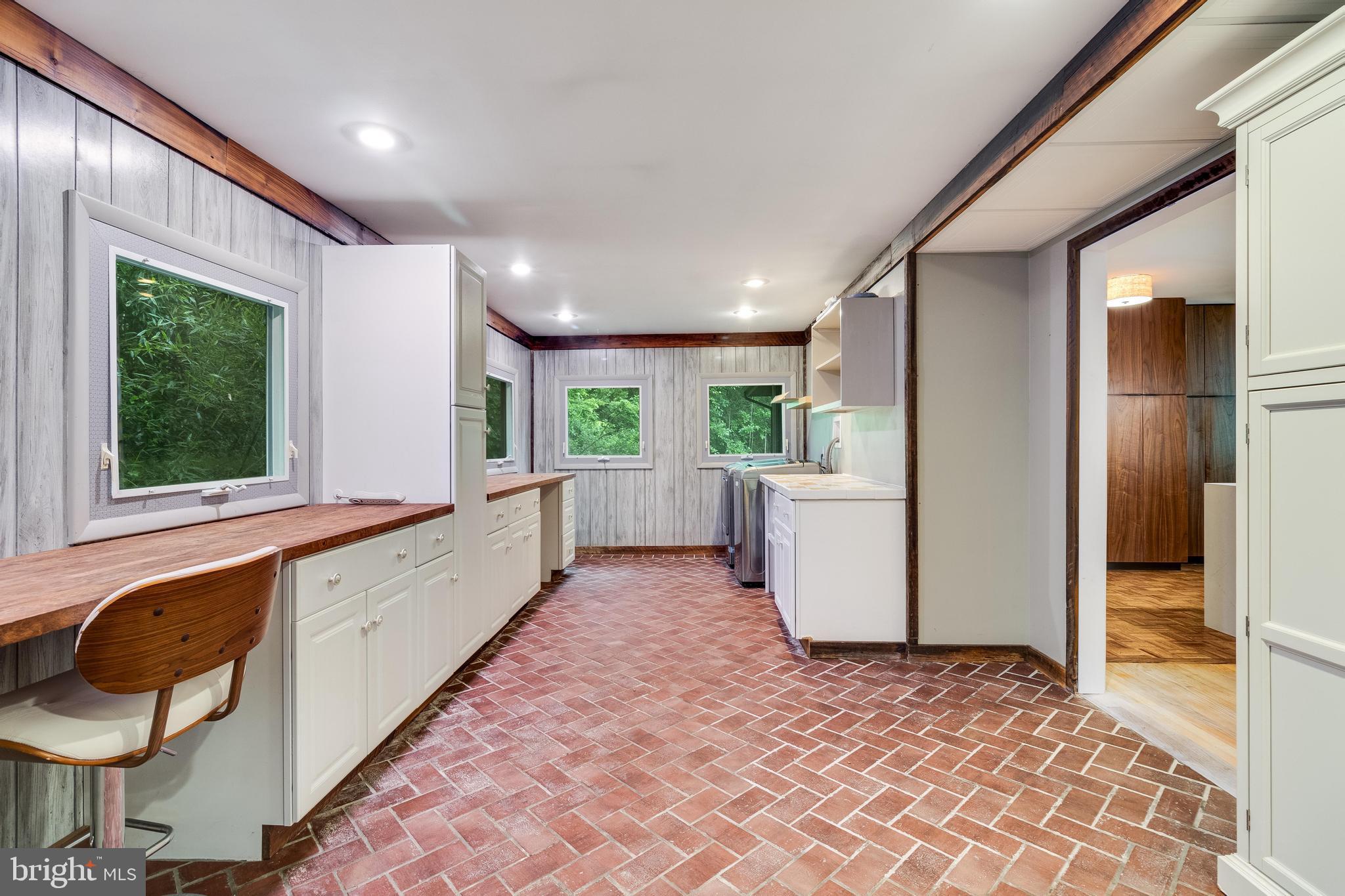 1200 Neptune Ln