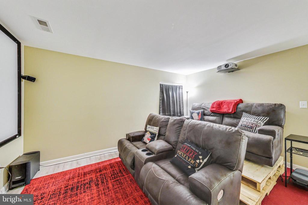 855 E Mount Harmony Rd